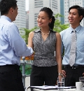 Bắt tay không hề đơn giản